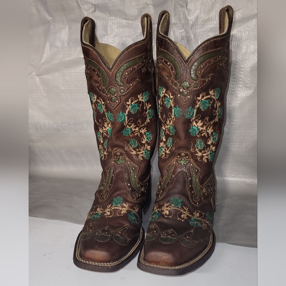 CORRAL BOOTS WOMEN'S FLORAL EMBROIDERY WESTERN BOOTS - SQUARE TOE